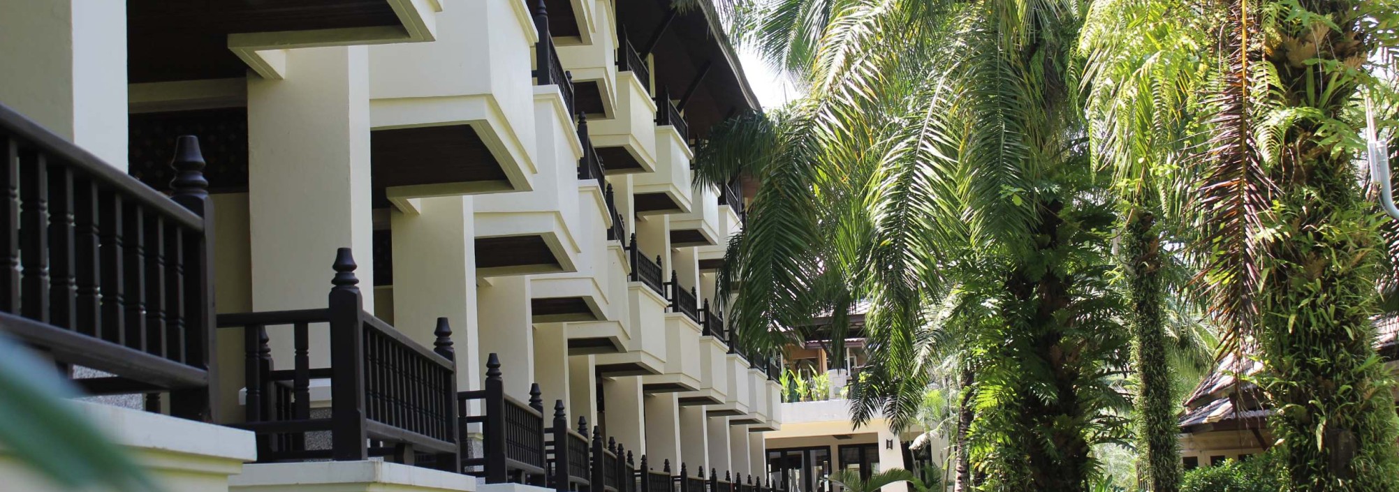 deluxe-building-mukdara-beach-villa-spa-resort-khao-lak-thailandtravel