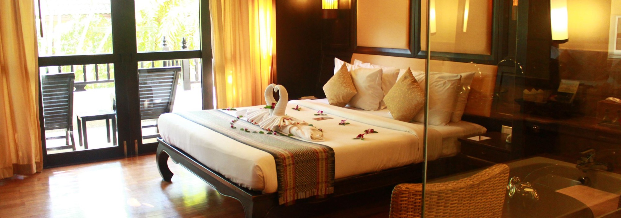 deluxe-room-mukdara-beach-villa-spa-resort-thailandtravel