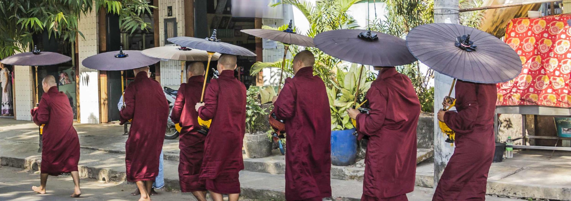 luangprabang-offerronde-monniken-thailandtravel