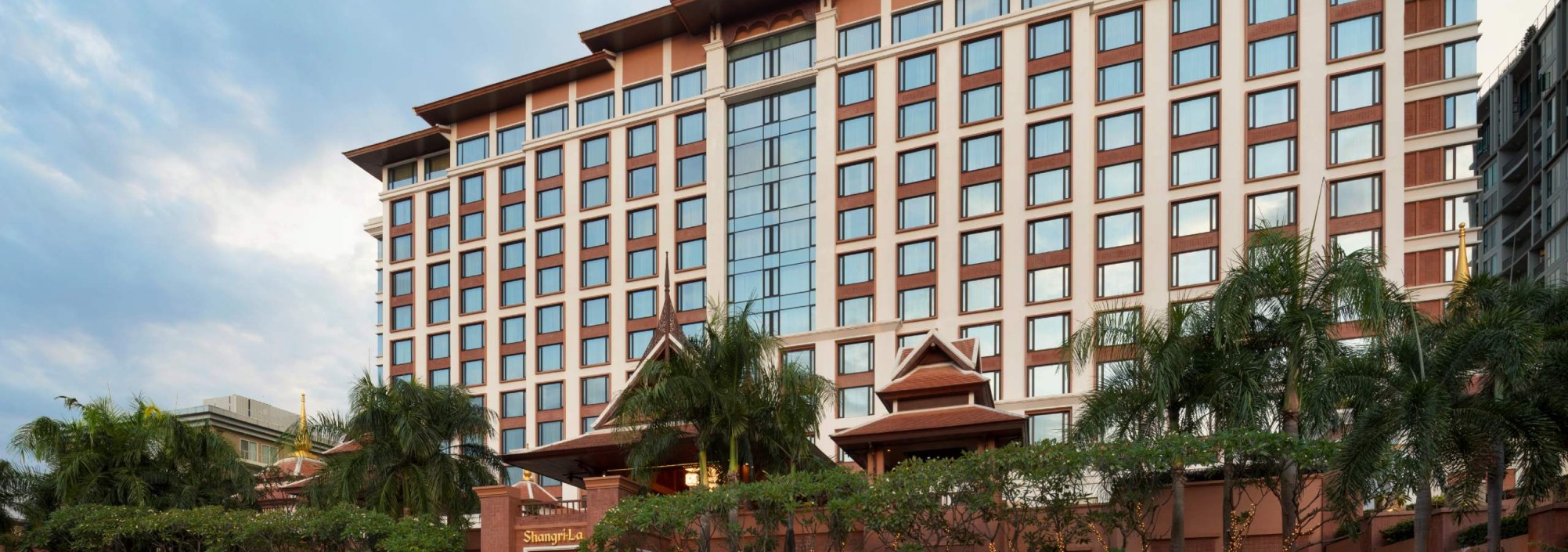 shangri-la-chiang-mai-hotel-exterior-side-view-day-thailandtravel