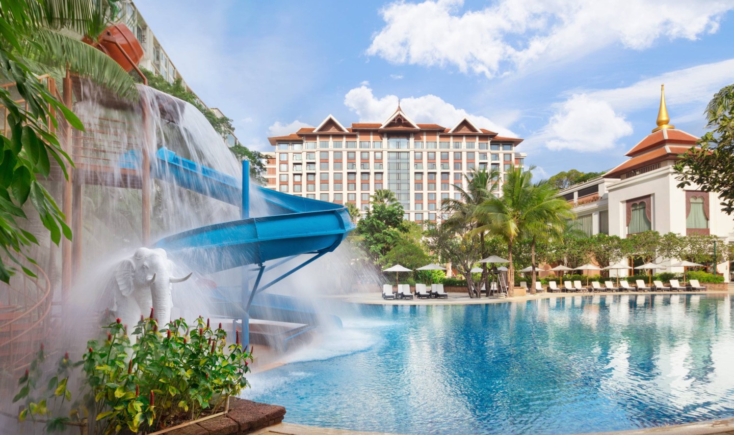 shangri-la-chiang-mai-pool-with-water-slide-thailandtravel