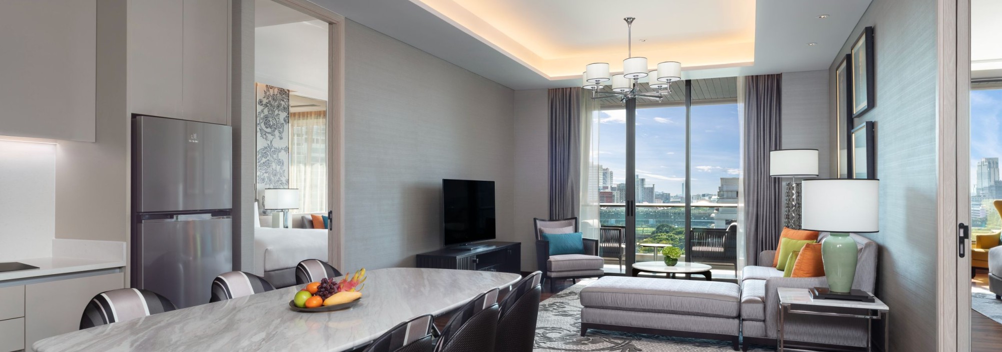 2-bedroom-suite-woonkamer-sindhorn-kempinski-hotel-bangkok-thailandtravel