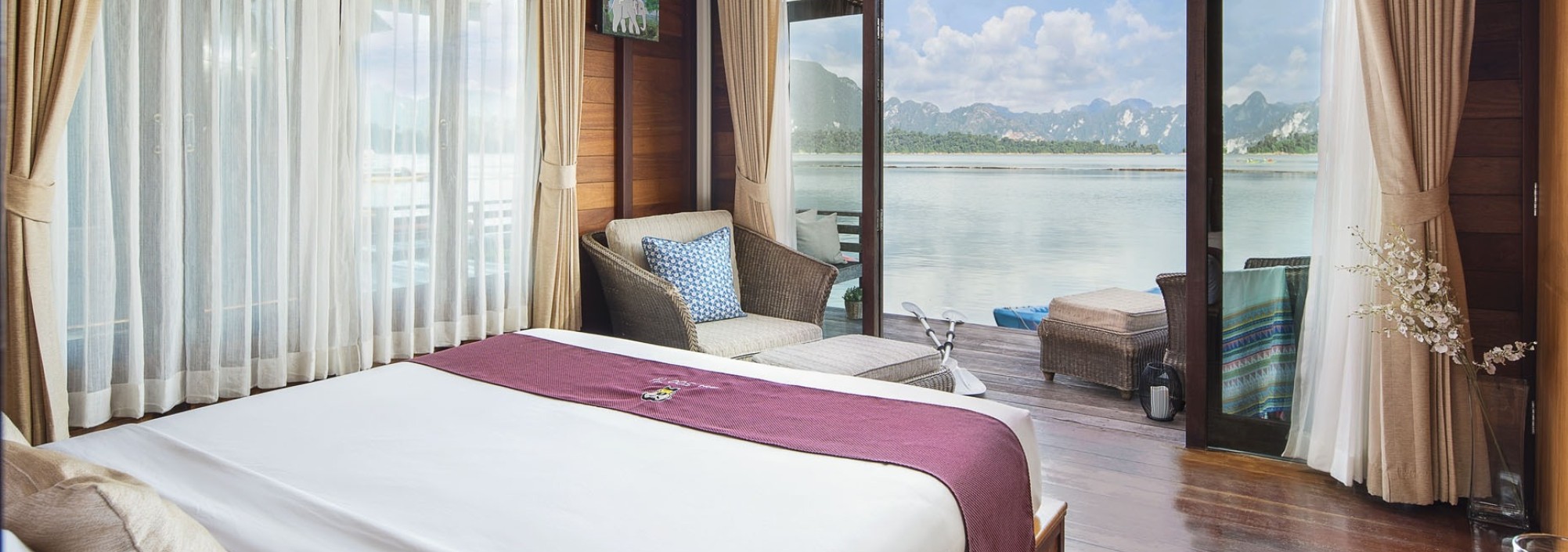 500rai-floating-resort-khao-sok-family-bedroom-thailandtravel