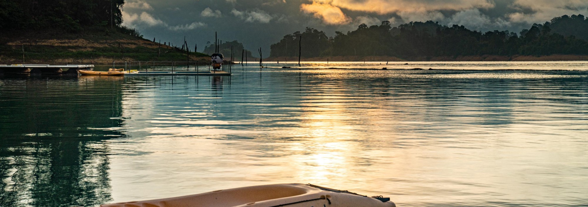 500rai-floating-resort-khao-sok-kajak-lake-jungle-thailandtravel