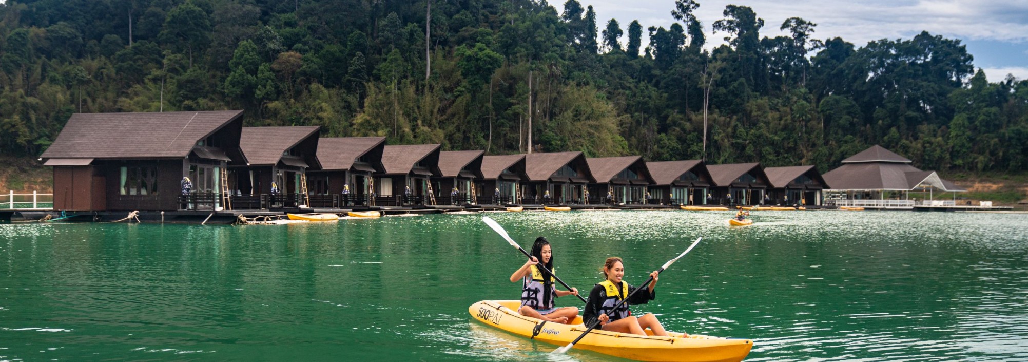 500rai-floating-resort-khao-sok-kanotocht-kajak-thailandtravel