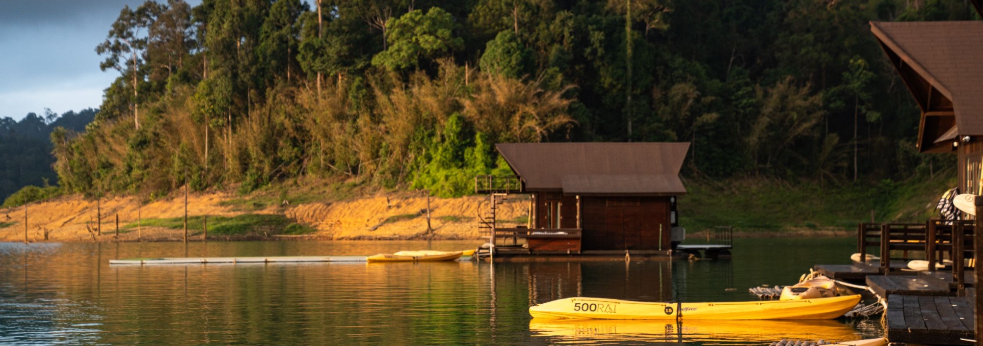 500rai-floating-resort-khao-sok-rafts-kajak-kano-thailandtravel