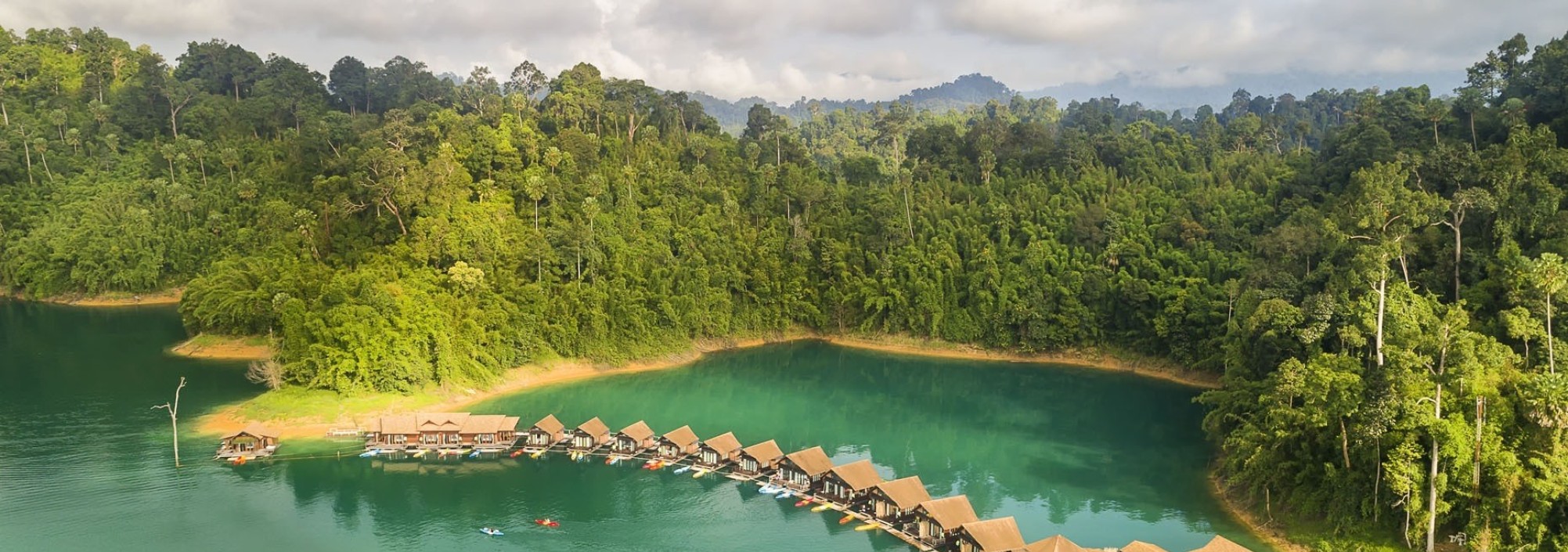 500rai-floating-resort-khao-sok-rafts-omgeving-jungle-thailandtravel
