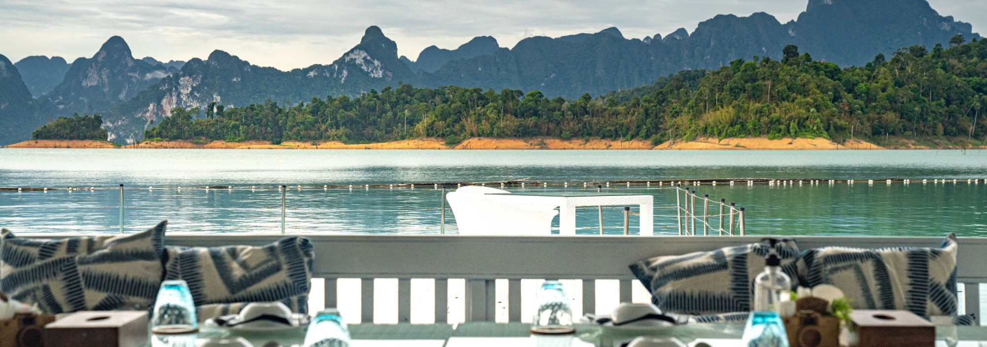 500rai-floating-resort-khao-sok-restaurant-uitzicht-thailandtravel