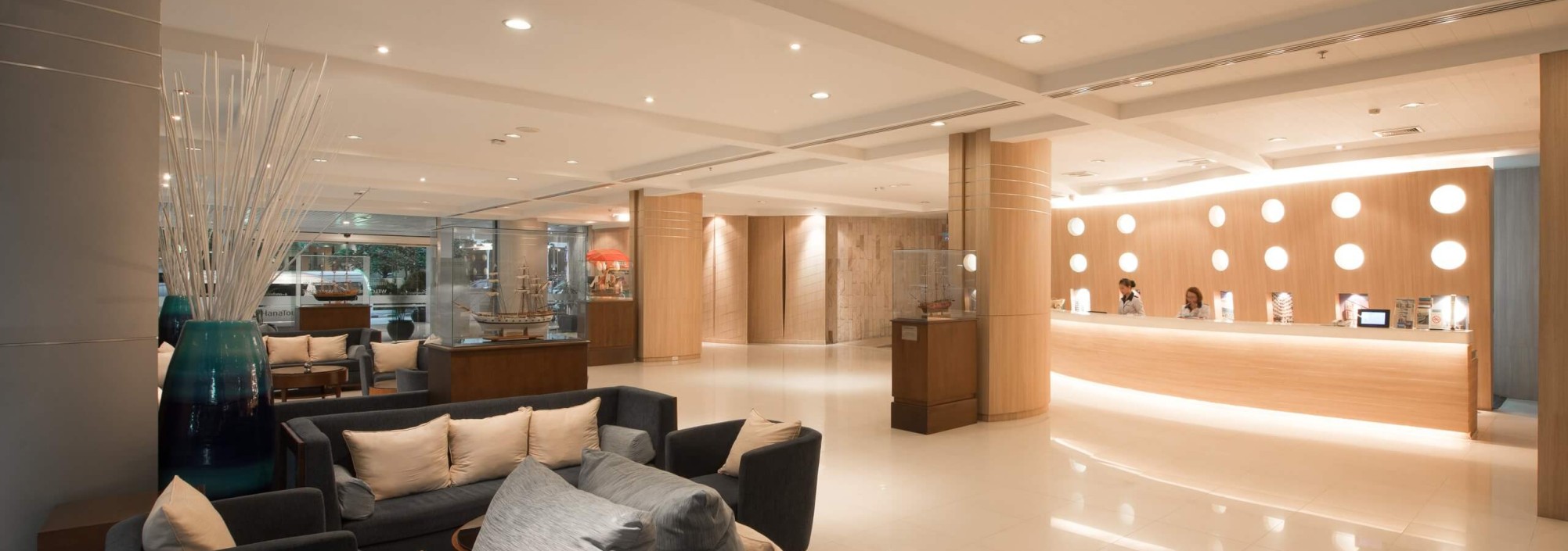 a-one-the-royal-cruise-hotel-lobby-thailandtravel