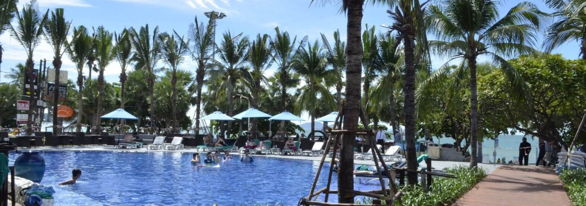 a-one-the-royal-cruise-hotel-zwembad-thailandtravel