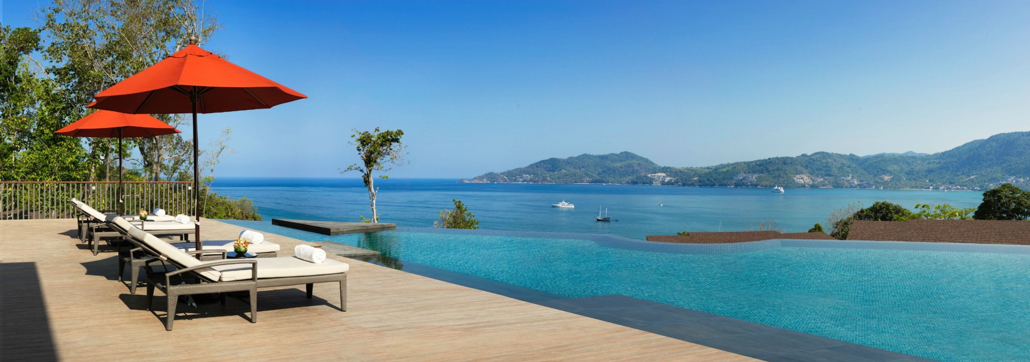 amari-phuket-club-house-pool-view-baai-thailandtravel