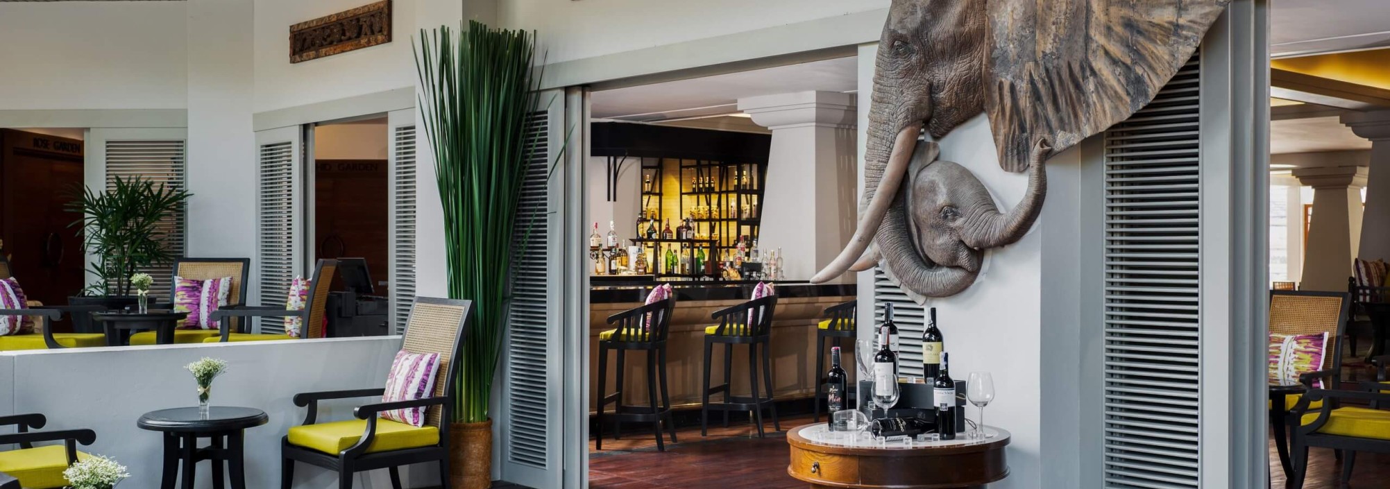 avani-pattaya-resort-bar-thailandtravel