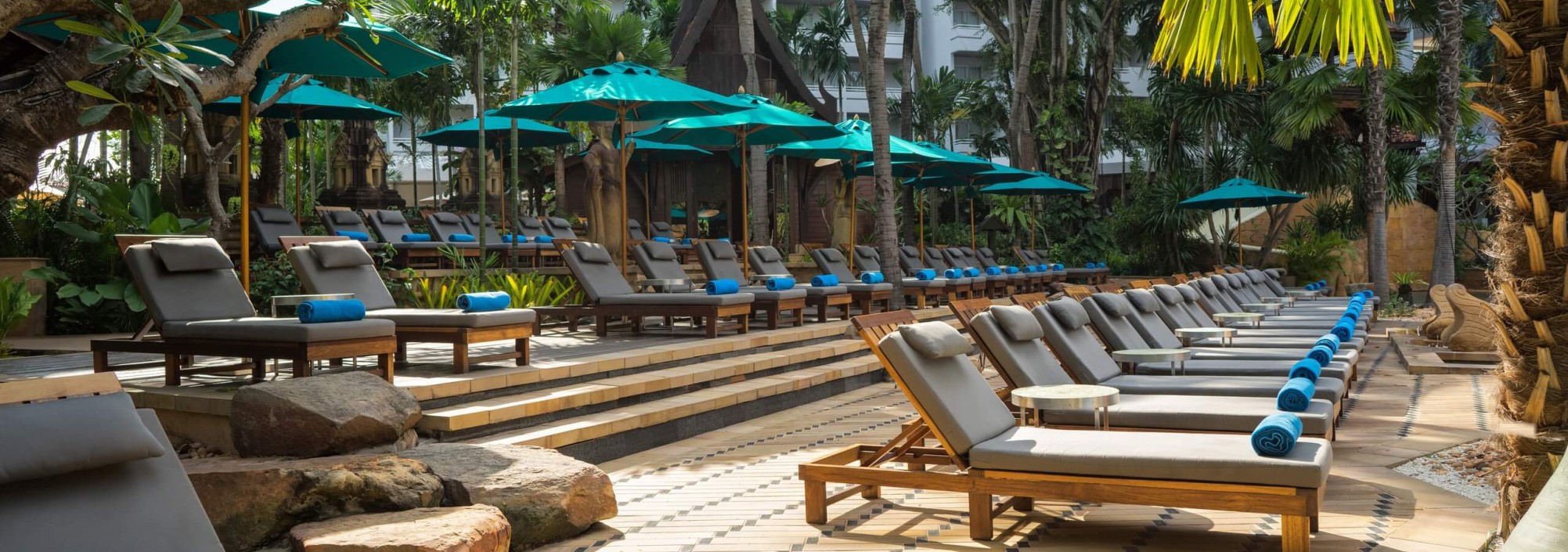 avani-pattaya-resort-poolside-thailandtravel