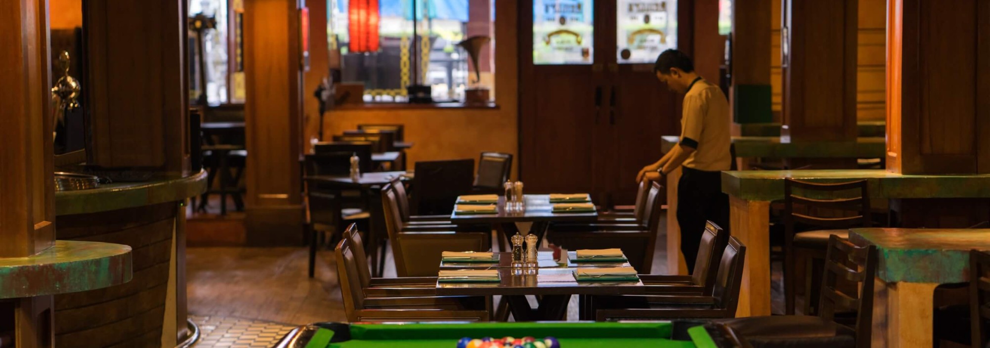 avani-pattaya-resort-relax-pooltable-thailandtravel
