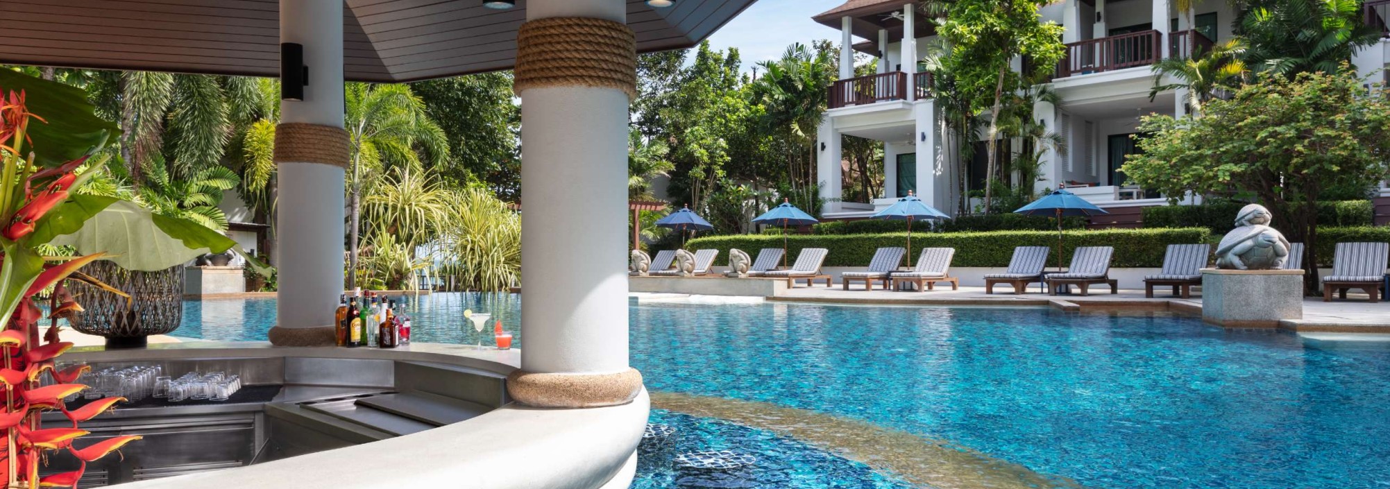 avani-plus-koh-lanta-krabi-resort-bar-lounge-ozone-pool-bar-thailandtravel