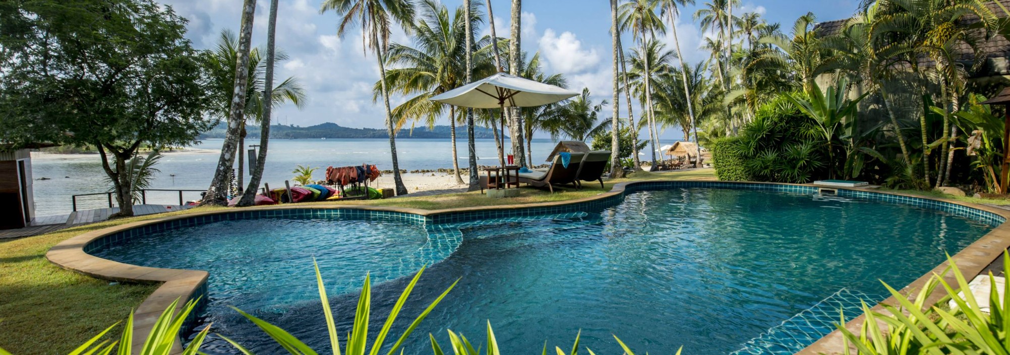 away-resort-koh-kood-zwembad-zee-thailandtravel