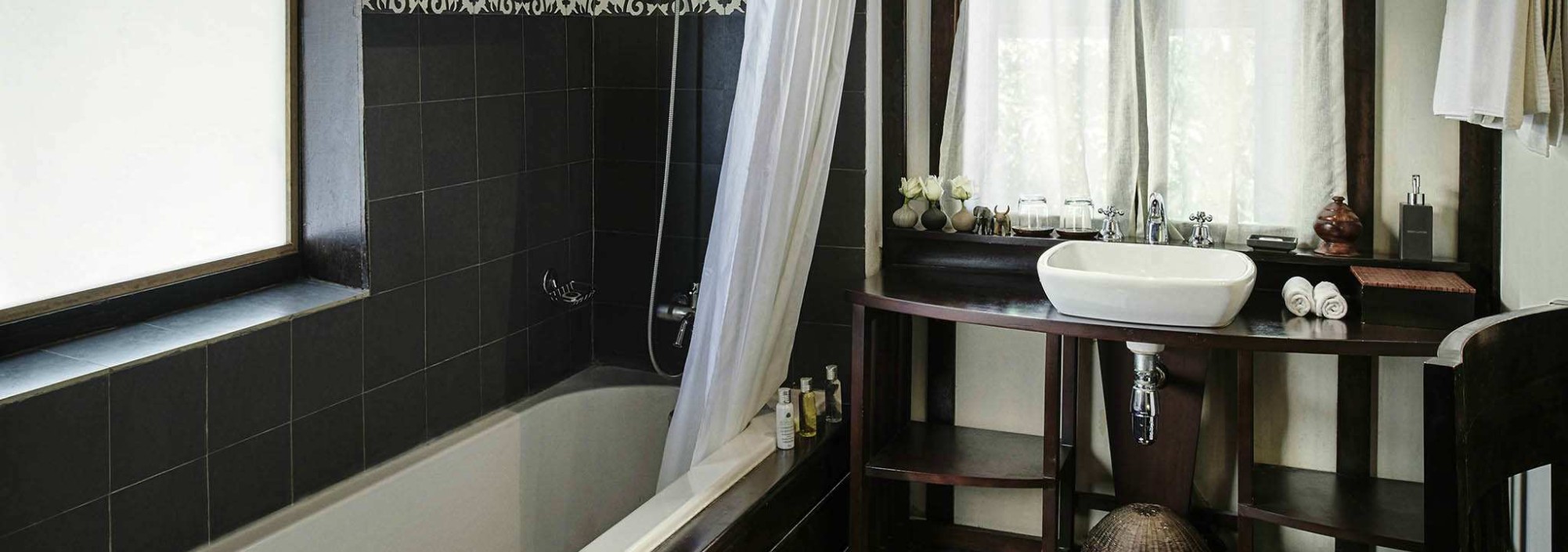 badkamer-deluxe-3nagas-luang-prabang