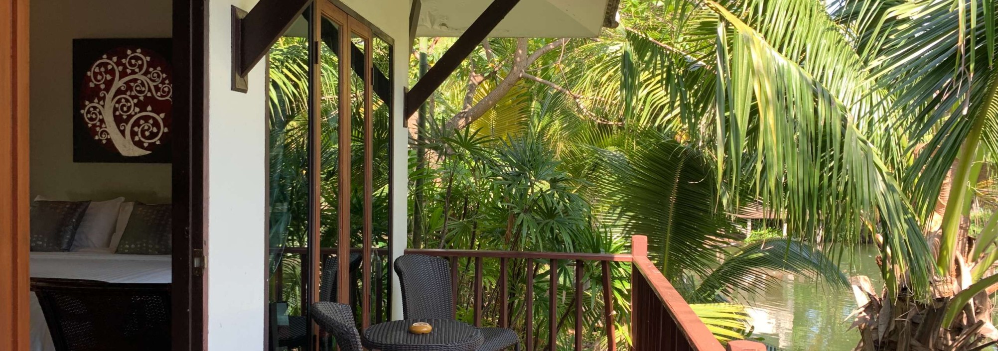 balkon-terras-deluxe-villa-baan-thai-house-ayutthaya-thailandtravel