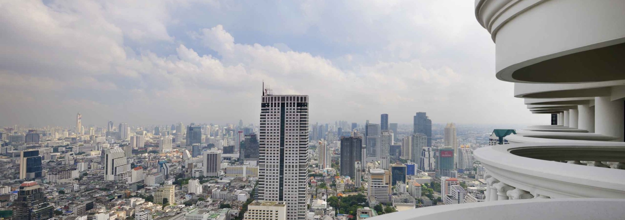 balkon-tower-club-city-view-lebua-at-state-tower-thailandtravel