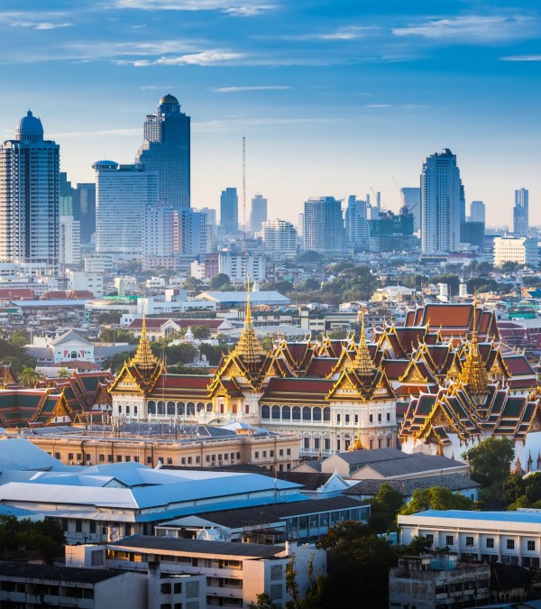bangkok-grandpalace-skyline-thailandtravel