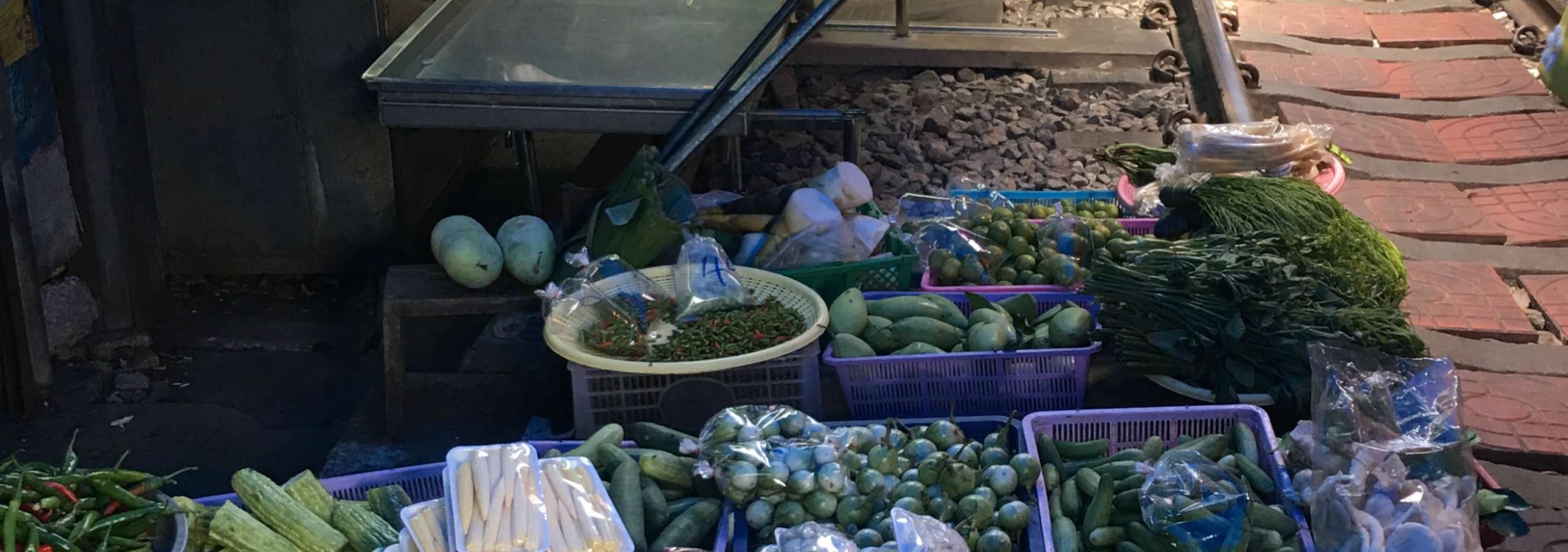 bangkok-treinmarkt-railwatymarket-markt-thailandtravel