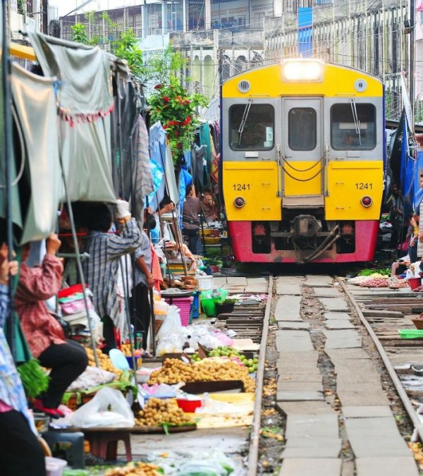 bangkok-treinmarkt-trein-railway-market-thailandtravel