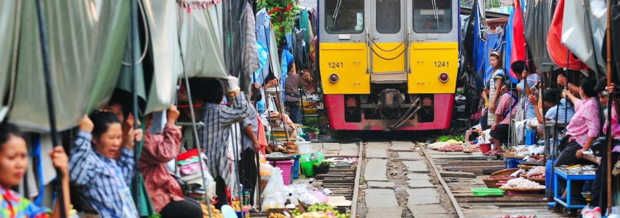 bangkok-treinmarkt-trein-railway-market-thailandtravel