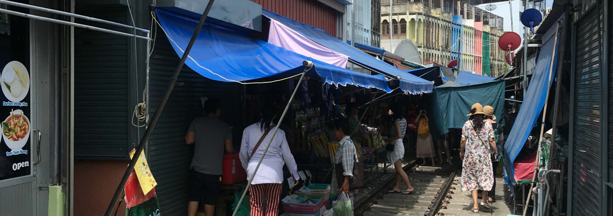 bangkok-treinmarrkt-railwaymarkt-thailandtravel