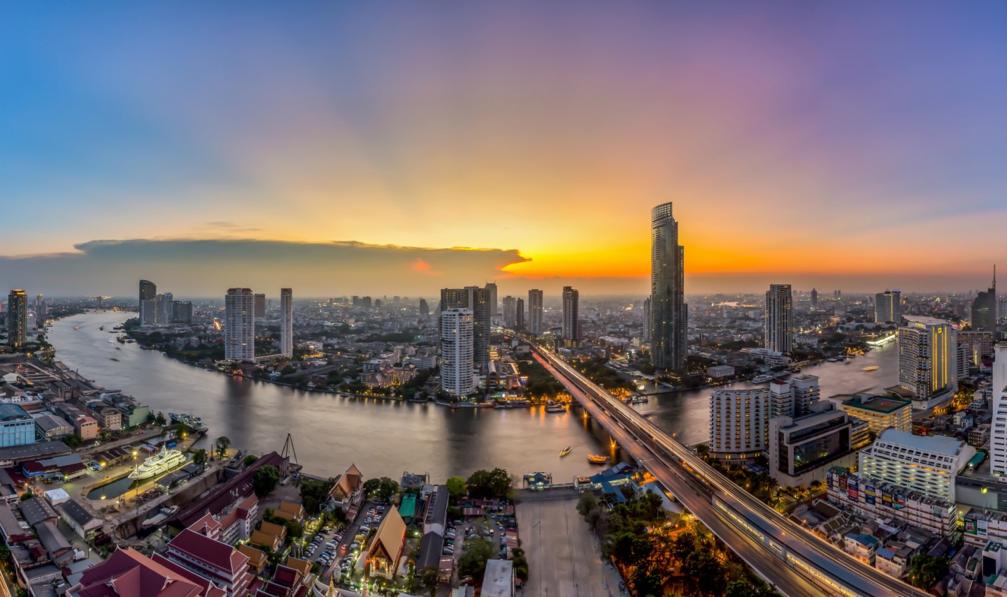 bangkok-zonsondergang-rivier-skyline-thailandtravel