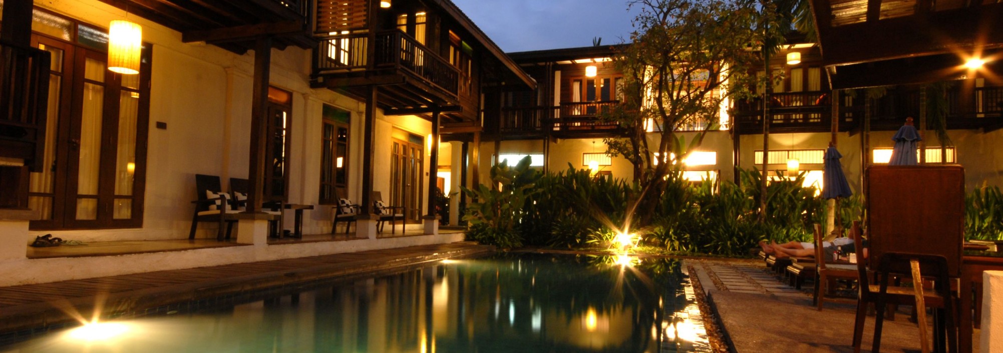banthai-village-chiang-mai-avond-pool-thailandtravel