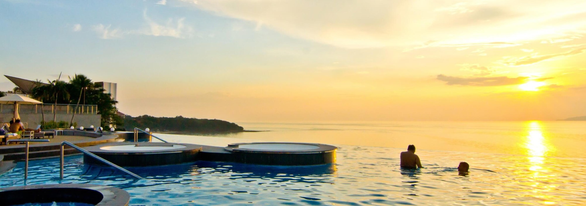 beach-infini-pool-royal-cliff-beach-hotel-pattaya-thailand-travel