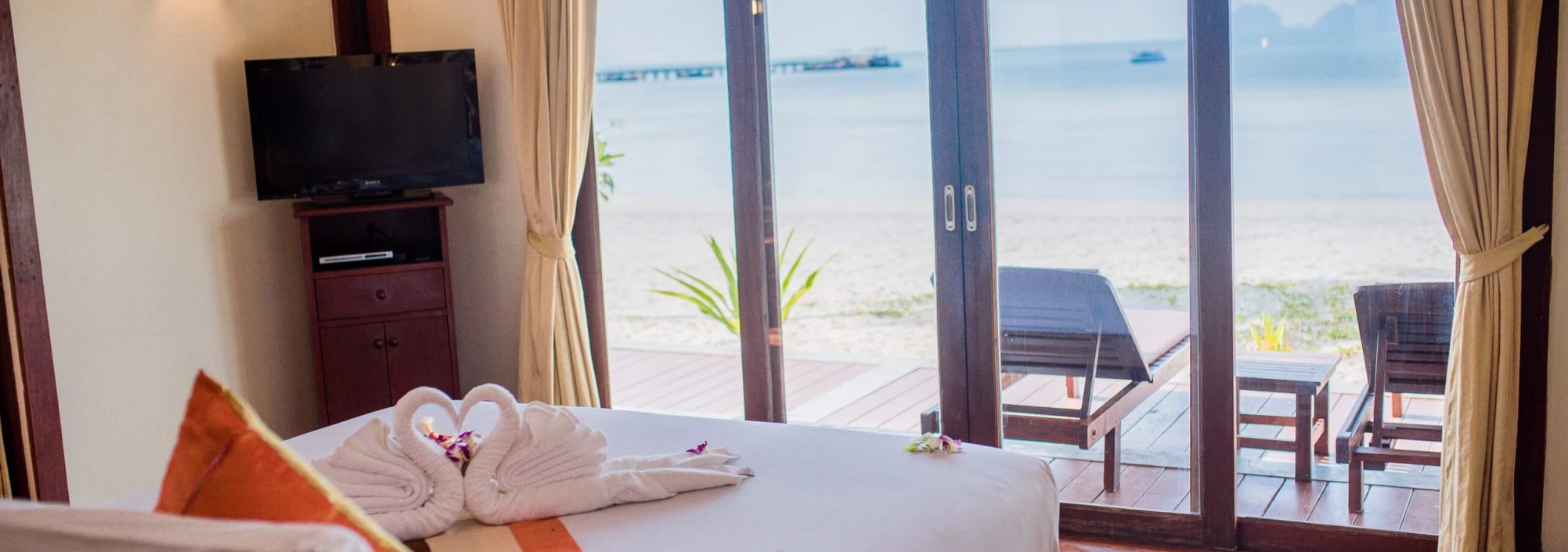 beachfront-sivalai-beach-resort-koh-mook-thailandtravel