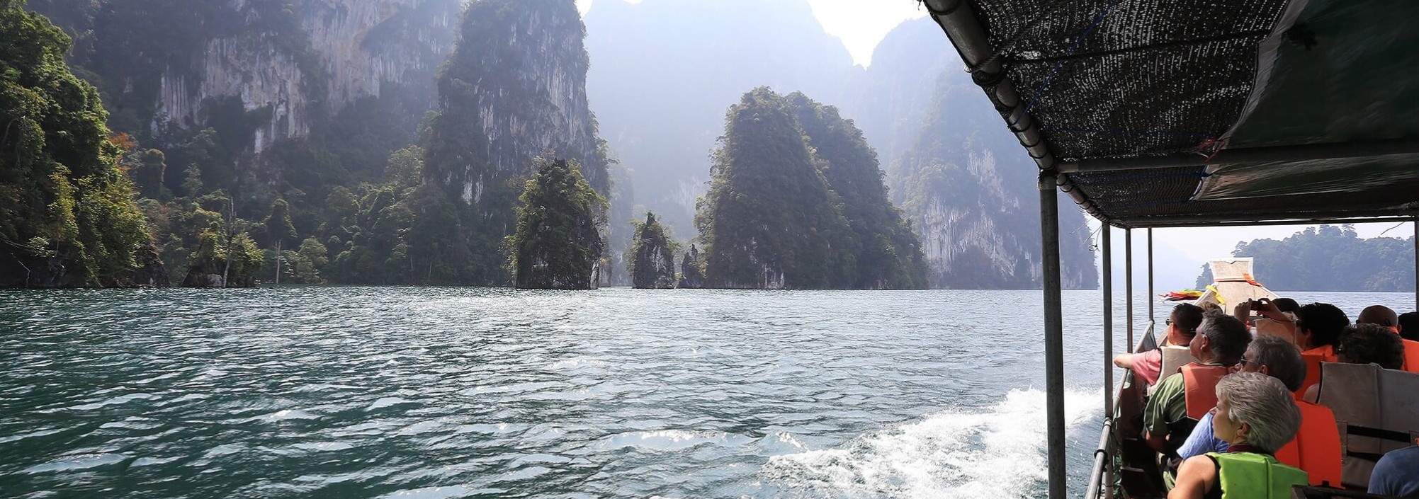 boottocht-cheow-larn-lake-khao-sok-national-park-elephant-hills-rainforest-camp-thailandtravel