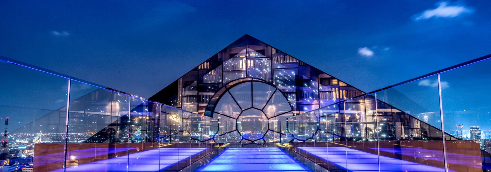 breeze-lebua-at-state-tower-bangkok-thailandtravel