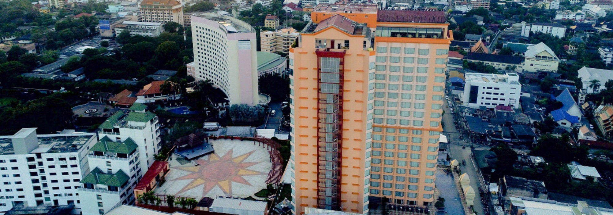 building-duangtawan-hotel-chiang-mai-thailandtravel