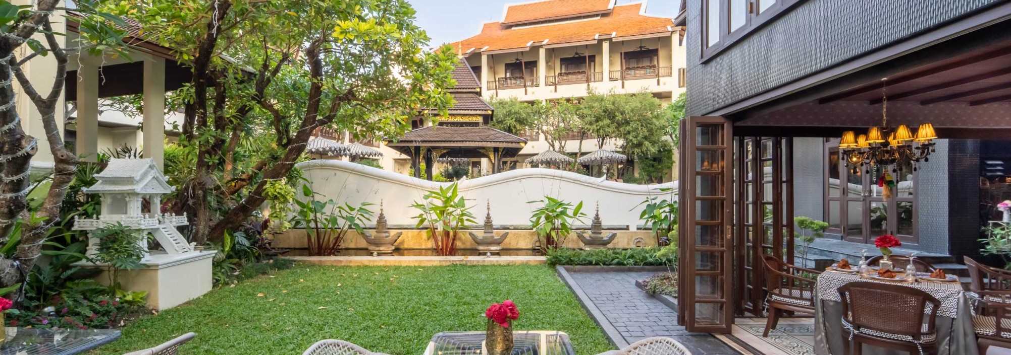 buiten-restaurant-puripunn-chiang-mai-thailandtravel