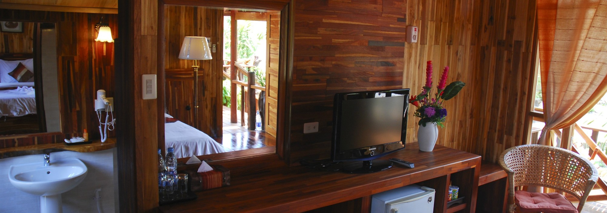 bundhaya-resort-koh-lipe-garden-deluxe-bungalow-binnenkant-thailandtravel