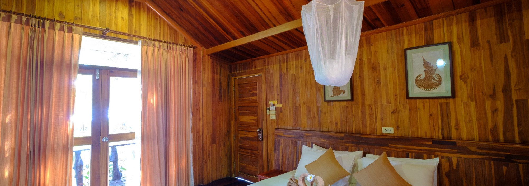bundhaya-resort-koh-lipe-garden-deluxe-bungalow-binnenkant-ventilator-thailandtravel