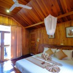 bundhaya-resort-koh-lipe-garden-deluxe-bungalow-binnenkant-ventilator-thailandtravel