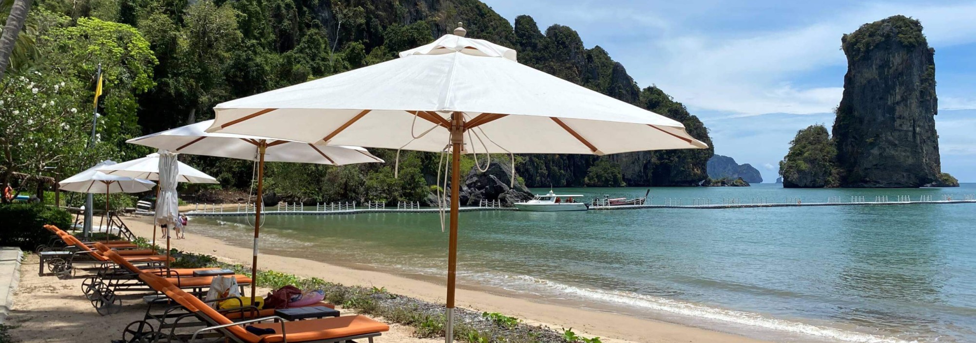 centara-grand-beach-resort-krabi-strand-bedjes-thailandtravel
