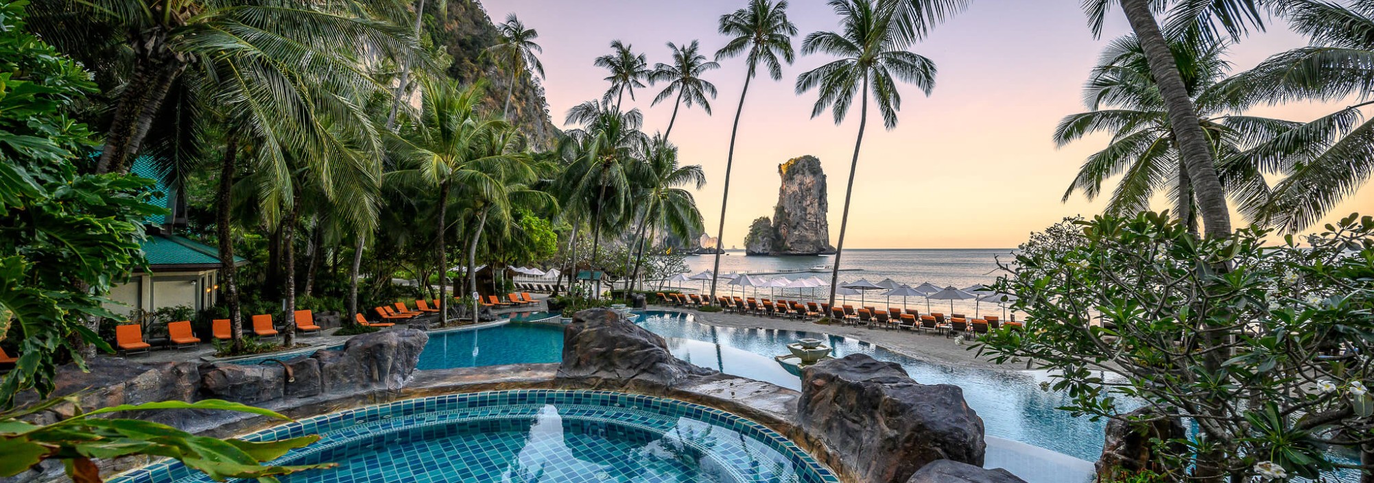 centara-grand-beach-resort-krabi-swimming-pool-palmen-thailandtravel