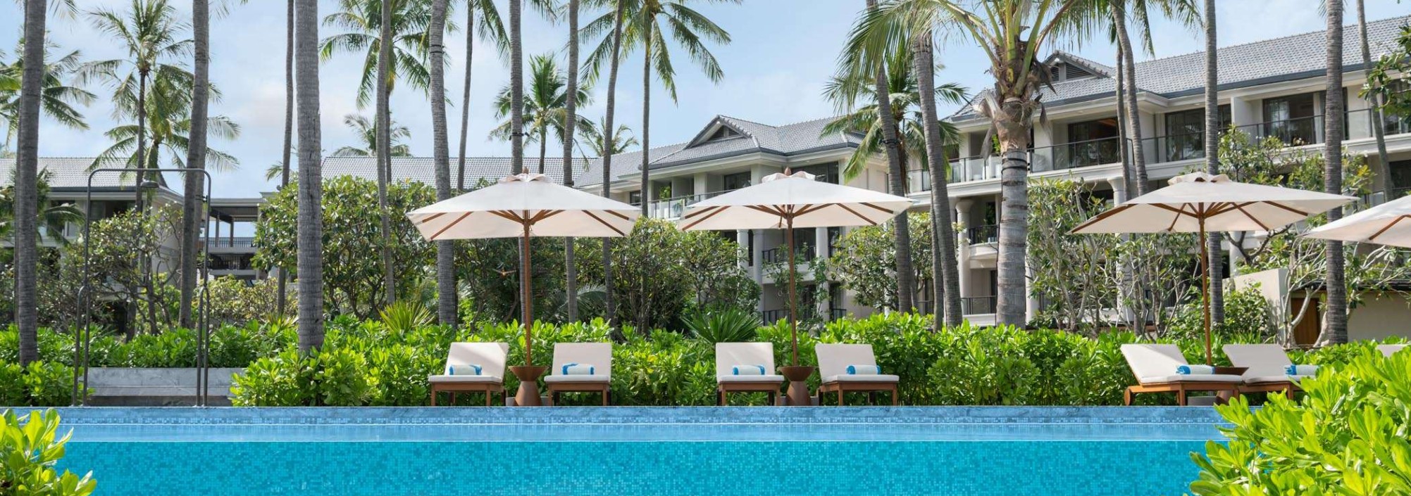 centara-reserve-samui-infinity-pool-day-thailandtravel