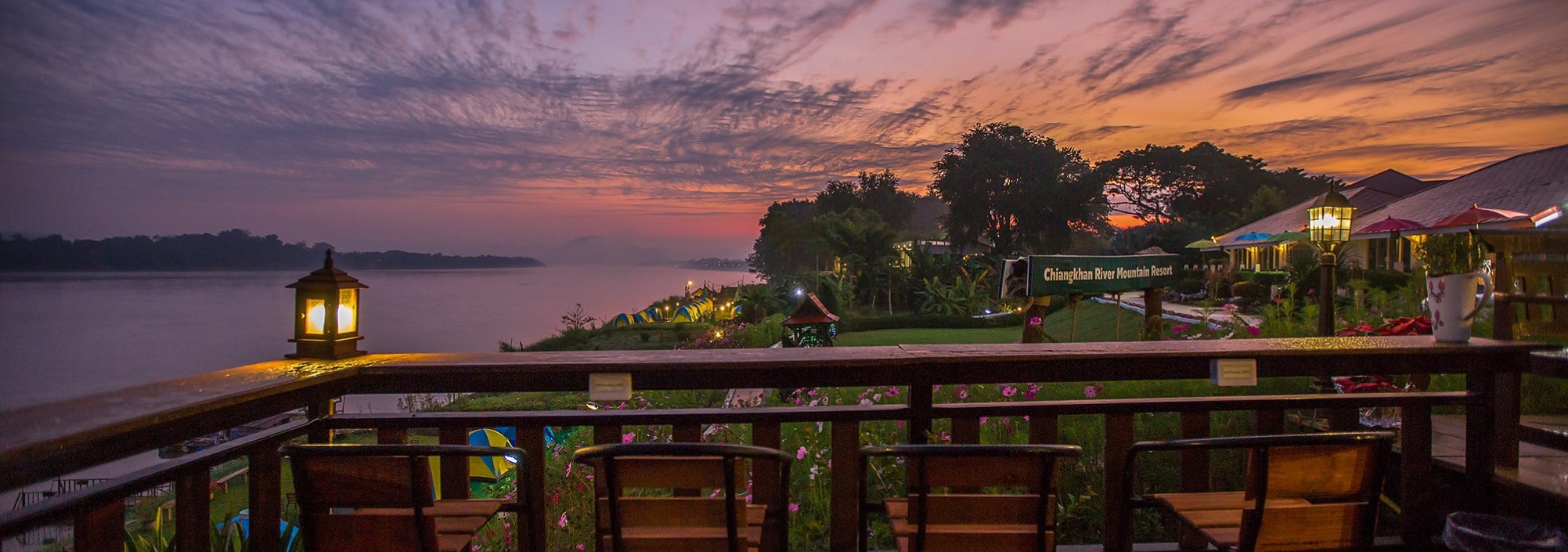 chiangkhan-mountain-river-resort-rivier-uitzicht-thailandtravel