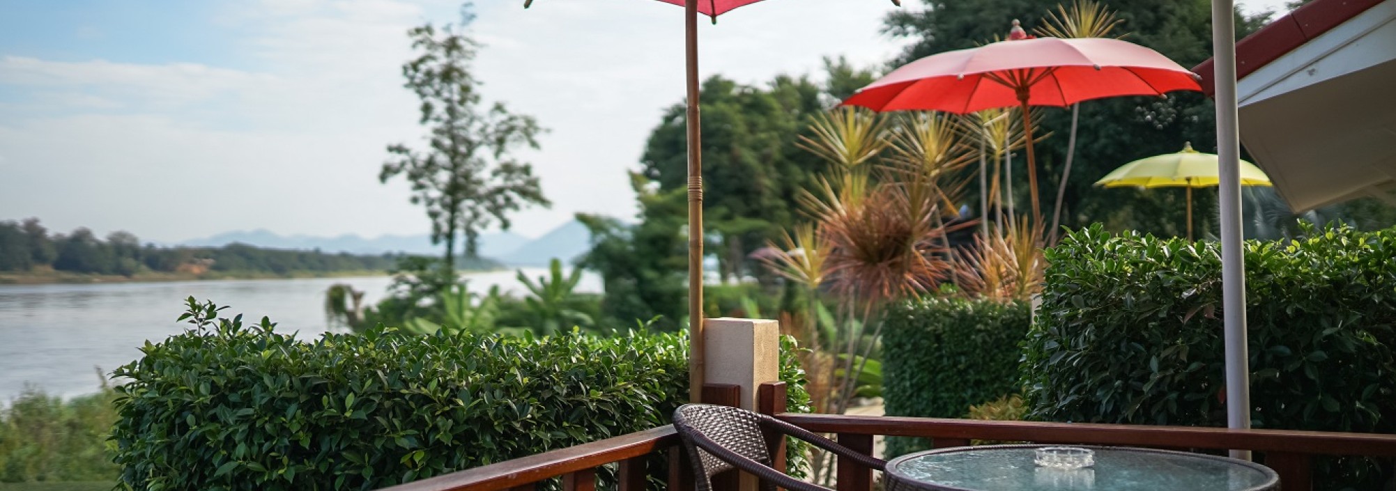 chiangkhan-mountain-river-resort-rivier-zitje-thailandtravel