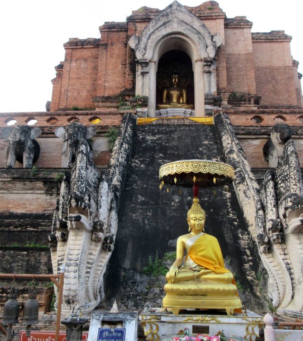 chiangmai-wat-chedi-luang-tempel-boeddha-thailandtravel