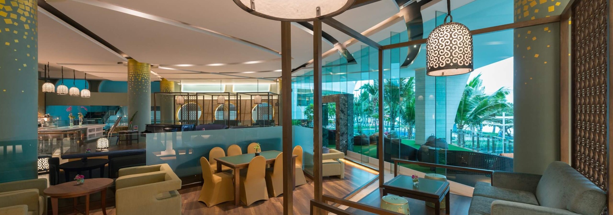 club-lounge-a-one-the-royal-cruise-hotel-pattaya-thailandtravel