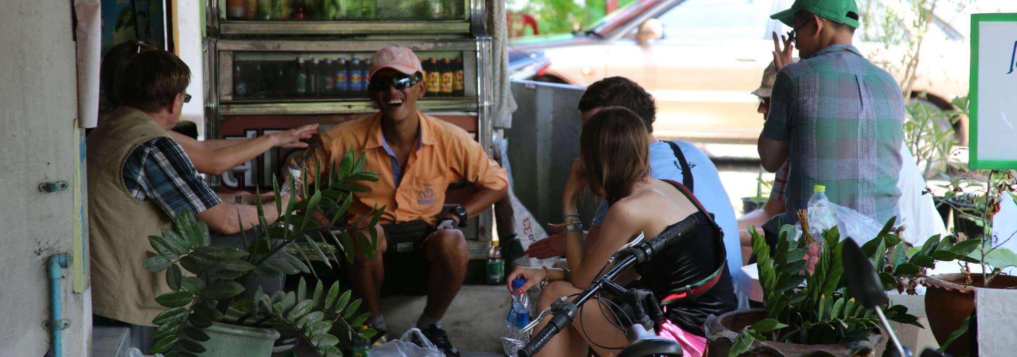 colors-of-damnoen-saduak-fietstocht-fietsen-local-shop-thailandtravel