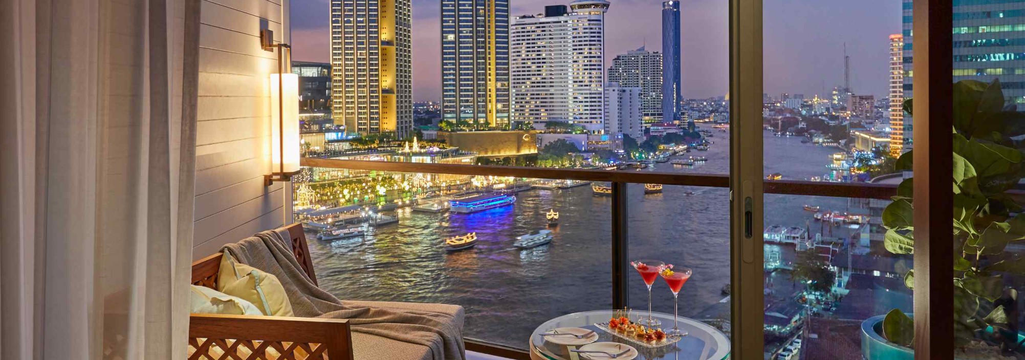 deluxe-balcony-premier-room-mandarin-oriental-bangkok-thailandtravel