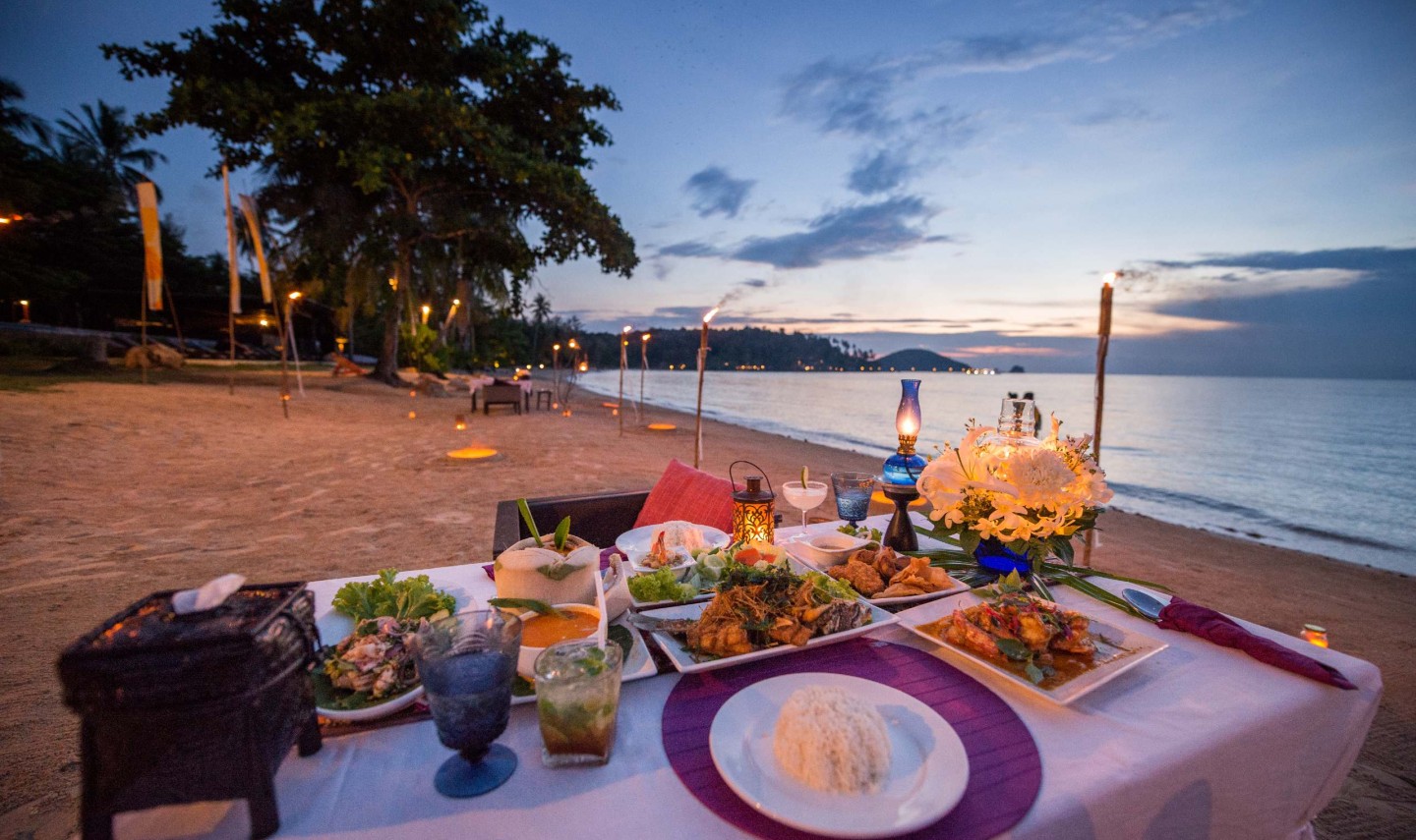 dinner-at-the-beach-seavana-beach-resort-koh-mak