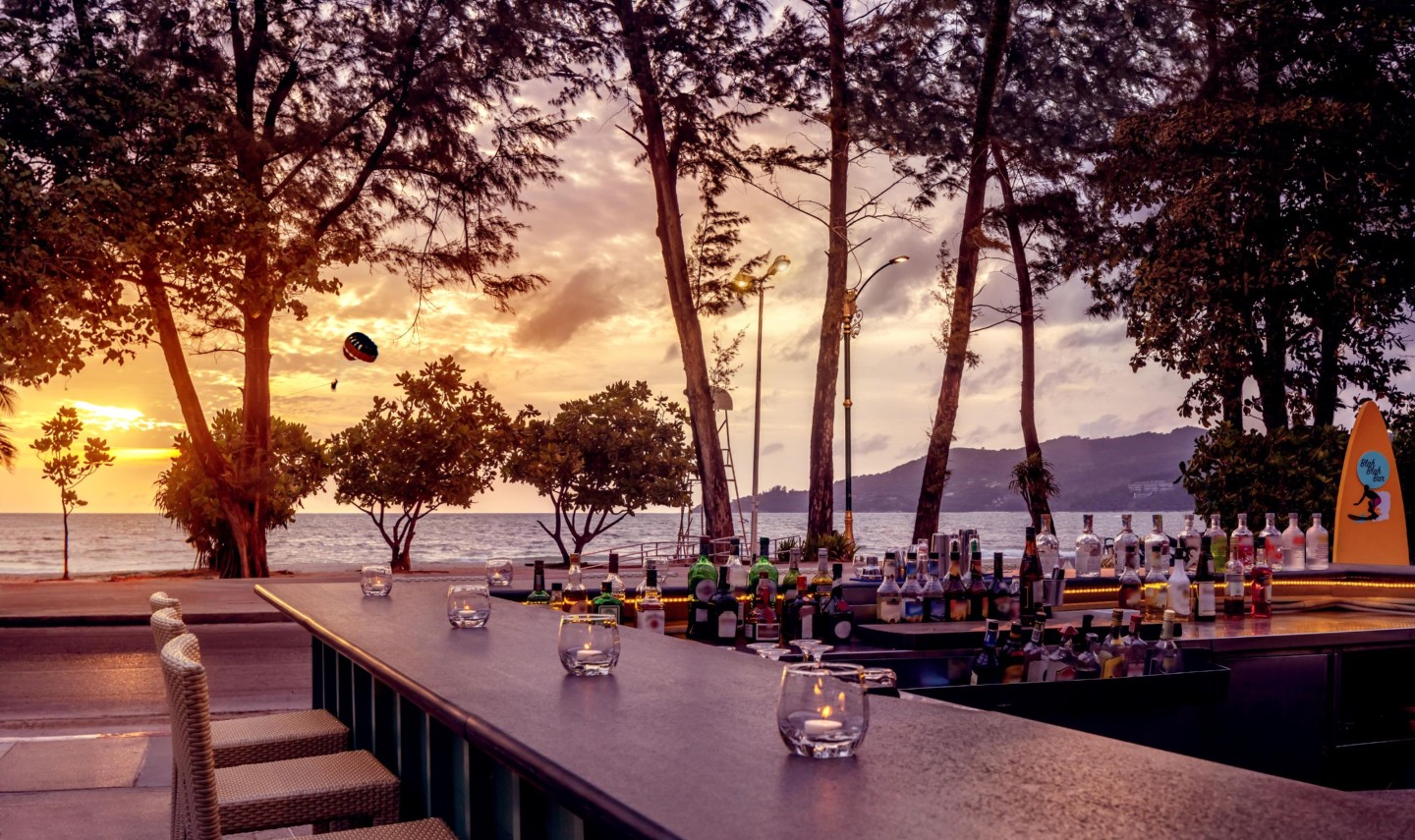 double-tree-phuket-banthai-resort-bar-zee-zonsondergang-thailandtravel
